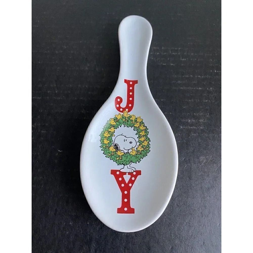 Peanuts Snoopy Christmas Holiday JOY Wreath Spoon Rest Ceramic NEW